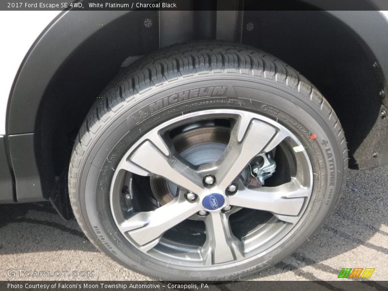 White Platinum / Charcoal Black 2017 Ford Escape SE 4WD