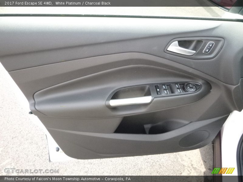 White Platinum / Charcoal Black 2017 Ford Escape SE 4WD