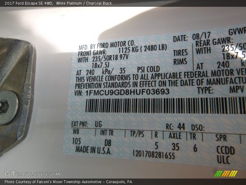 White Platinum / Charcoal Black 2017 Ford Escape SE 4WD