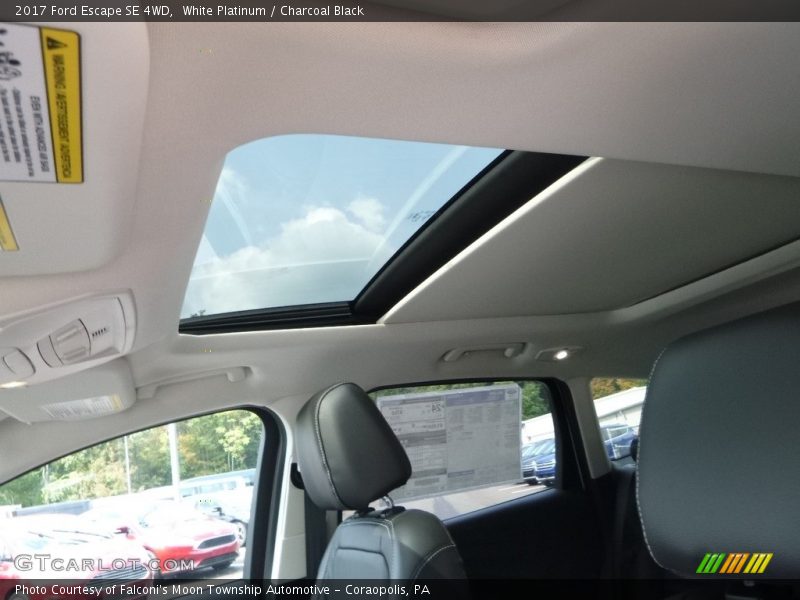 White Platinum / Charcoal Black 2017 Ford Escape SE 4WD