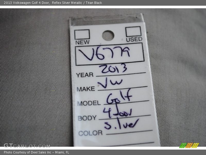 Reflex Silver Metallic / Titan Black 2013 Volkswagen Golf 4 Door
