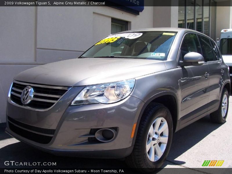 Alpine Grey Metallic / Charcoal 2009 Volkswagen Tiguan S