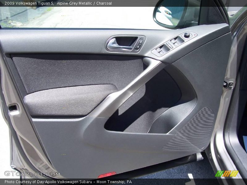 Alpine Grey Metallic / Charcoal 2009 Volkswagen Tiguan S