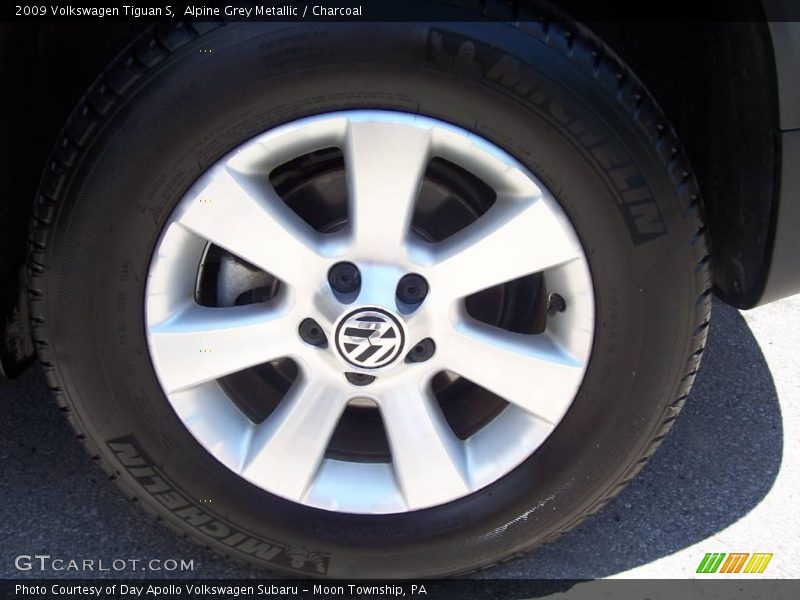 Alpine Grey Metallic / Charcoal 2009 Volkswagen Tiguan S