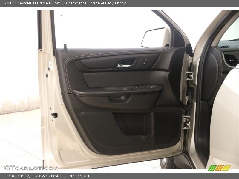 Champagne Silver Metallic / Ebony 2017 Chevrolet Traverse LT AWD