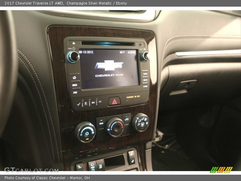 Champagne Silver Metallic / Ebony 2017 Chevrolet Traverse LT AWD