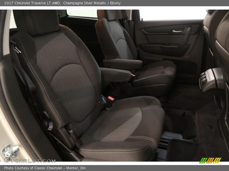 Champagne Silver Metallic / Ebony 2017 Chevrolet Traverse LT AWD