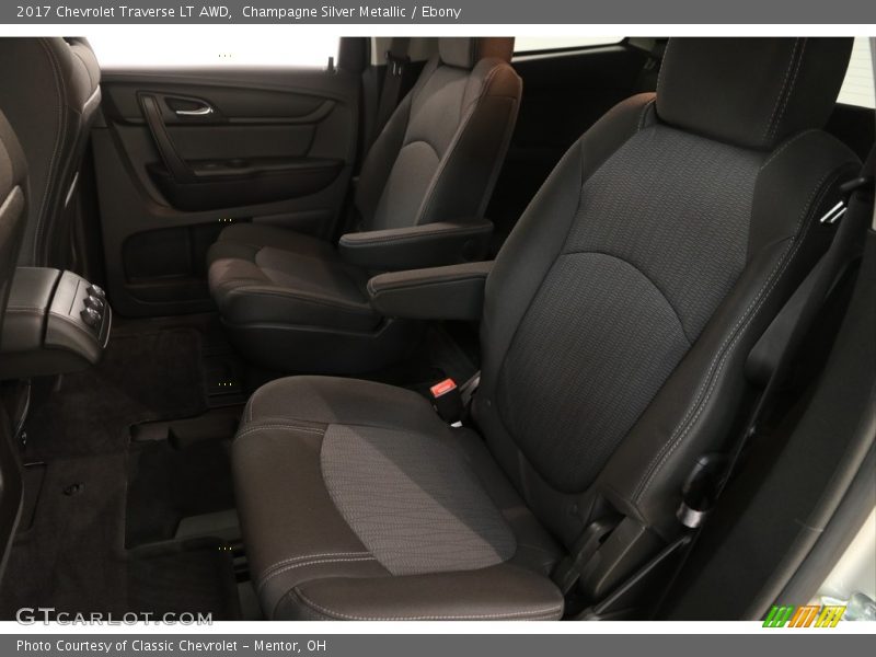 Champagne Silver Metallic / Ebony 2017 Chevrolet Traverse LT AWD