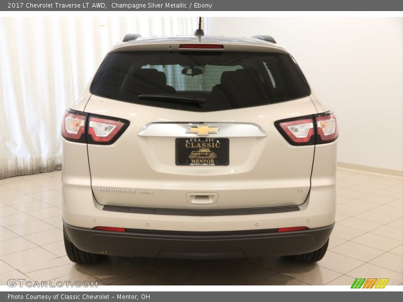 Champagne Silver Metallic / Ebony 2017 Chevrolet Traverse LT AWD