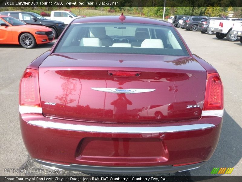 Velvet Red Pearl / Black/Linen 2018 Chrysler 300 Touring AWD