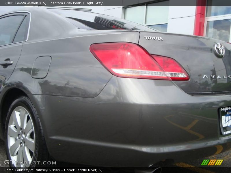 Phantom Gray Pearl / Light Gray 2006 Toyota Avalon XLS