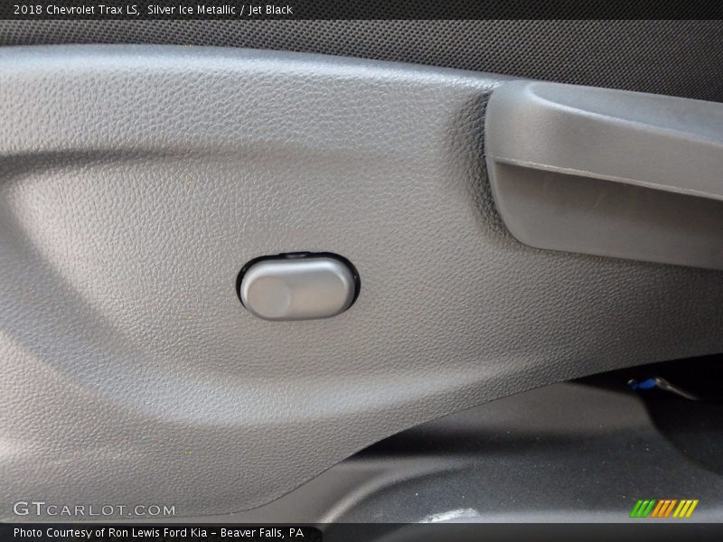 Silver Ice Metallic / Jet Black 2018 Chevrolet Trax LS