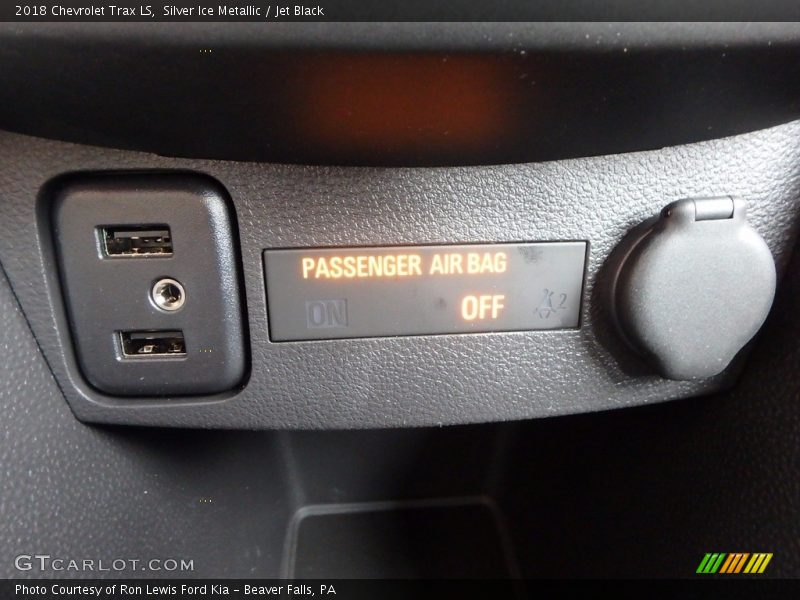 Silver Ice Metallic / Jet Black 2018 Chevrolet Trax LS