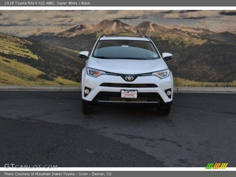 Super White / Black 2018 Toyota RAV4 XLE AWD