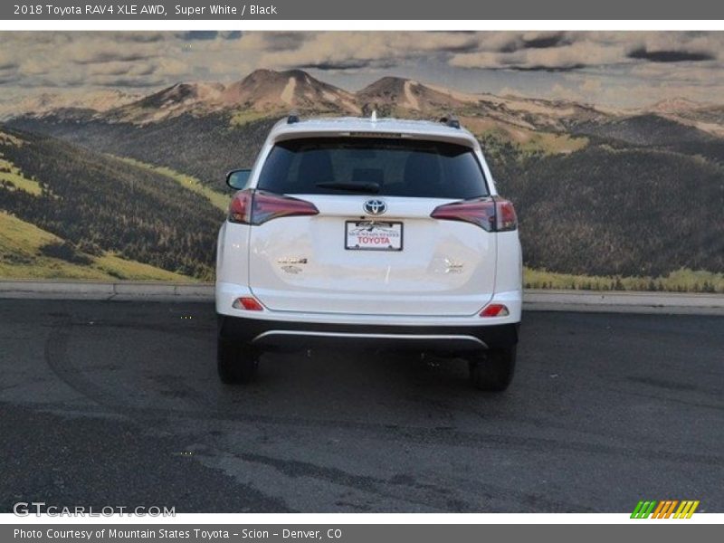 Super White / Black 2018 Toyota RAV4 XLE AWD