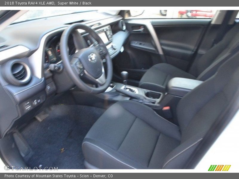Super White / Black 2018 Toyota RAV4 XLE AWD