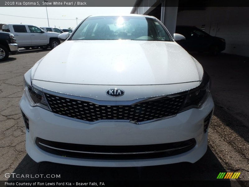 Snow White Pearl / Black 2018 Kia Optima S