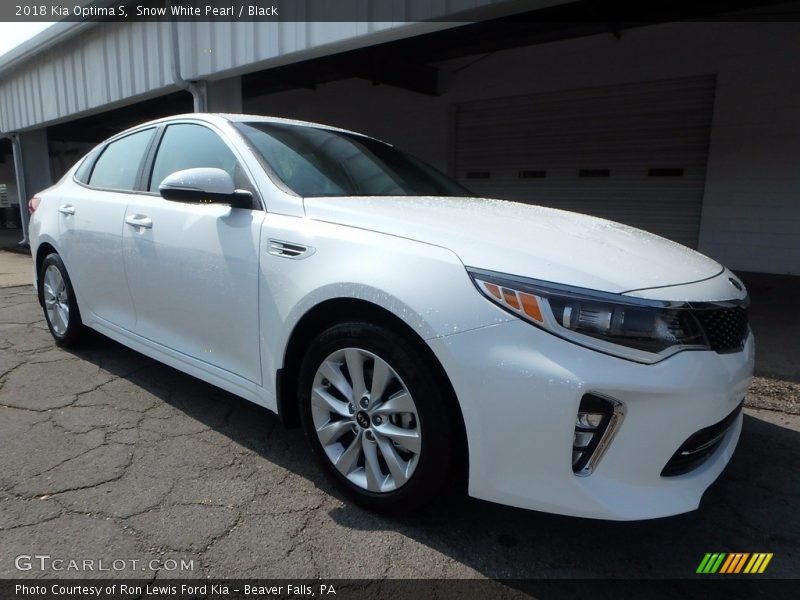 Front 3/4 View of 2018 Optima S