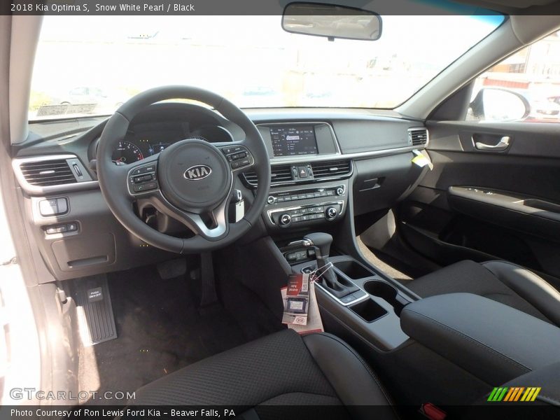 Snow White Pearl / Black 2018 Kia Optima S