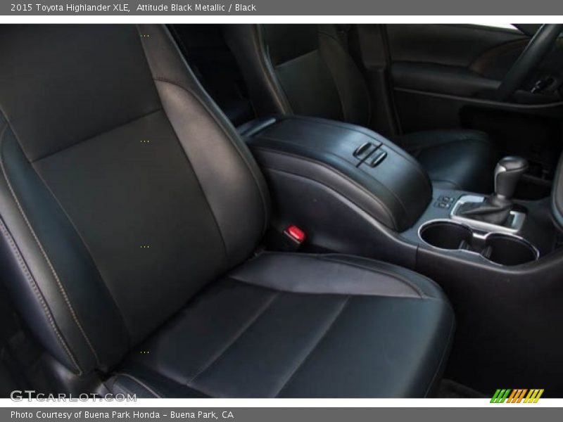 Attitude Black Metallic / Black 2015 Toyota Highlander XLE