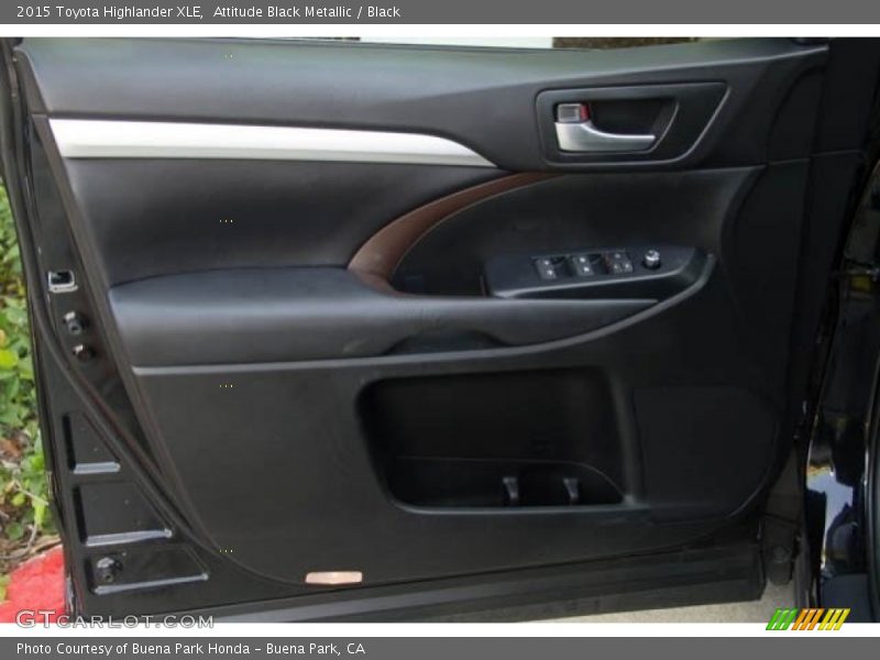 Attitude Black Metallic / Black 2015 Toyota Highlander XLE