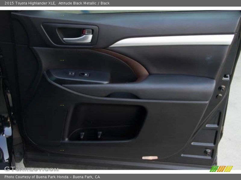 Attitude Black Metallic / Black 2015 Toyota Highlander XLE