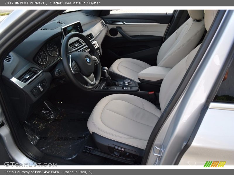 Glacier Silver Metallic / Oyster 2017 BMW X1 xDrive28i