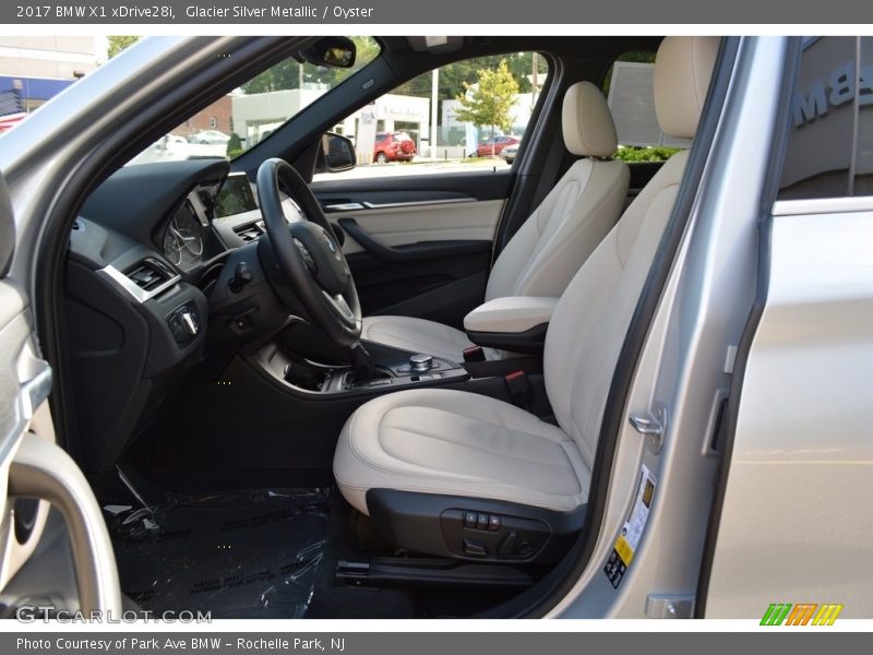 Glacier Silver Metallic / Oyster 2017 BMW X1 xDrive28i