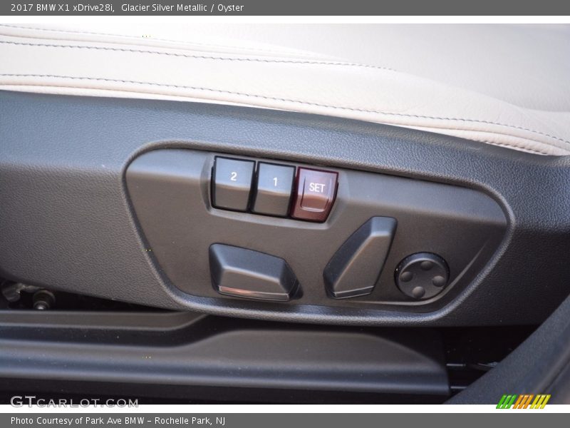 Glacier Silver Metallic / Oyster 2017 BMW X1 xDrive28i