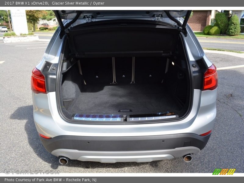 Glacier Silver Metallic / Oyster 2017 BMW X1 xDrive28i