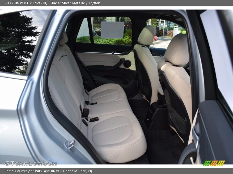 Glacier Silver Metallic / Oyster 2017 BMW X1 xDrive28i