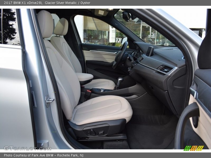 Glacier Silver Metallic / Oyster 2017 BMW X1 xDrive28i