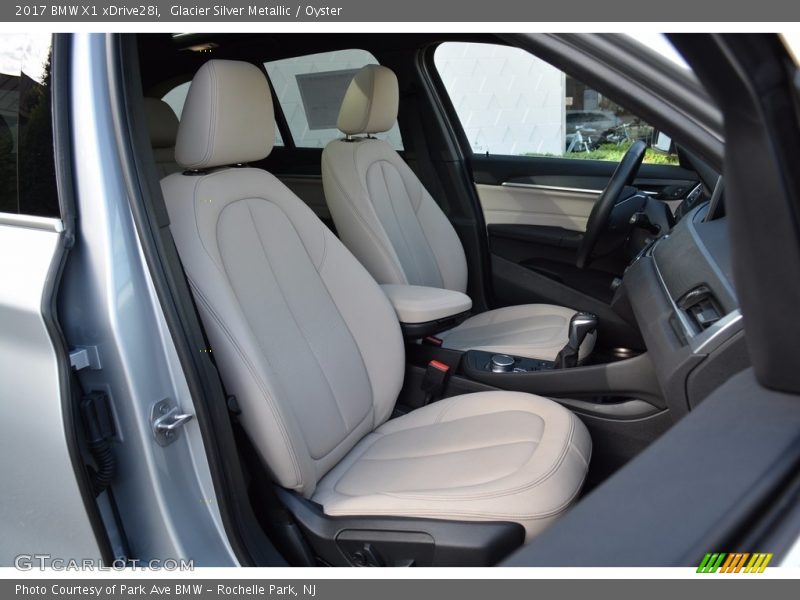 Glacier Silver Metallic / Oyster 2017 BMW X1 xDrive28i