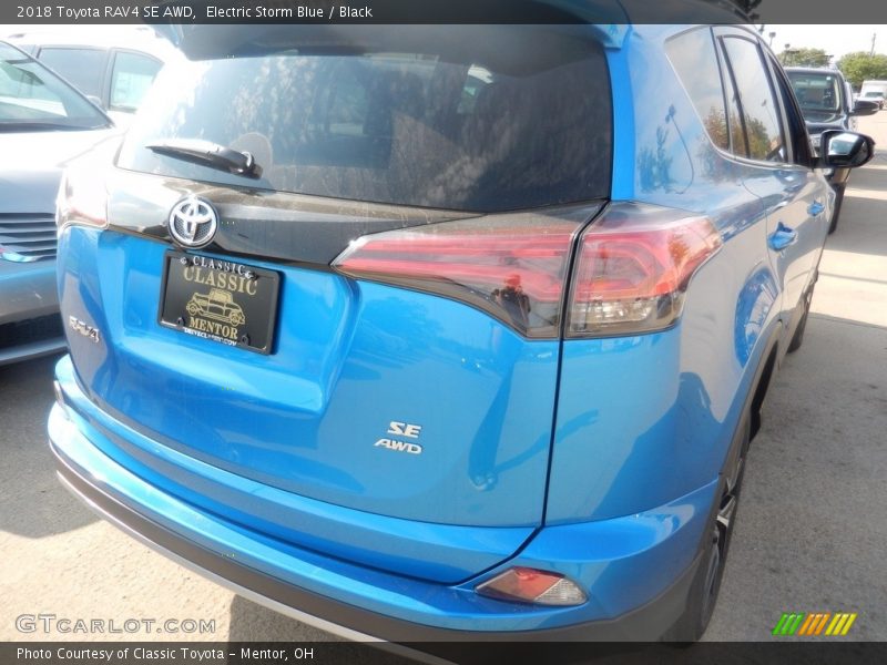 Electric Storm Blue / Black 2018 Toyota RAV4 SE AWD