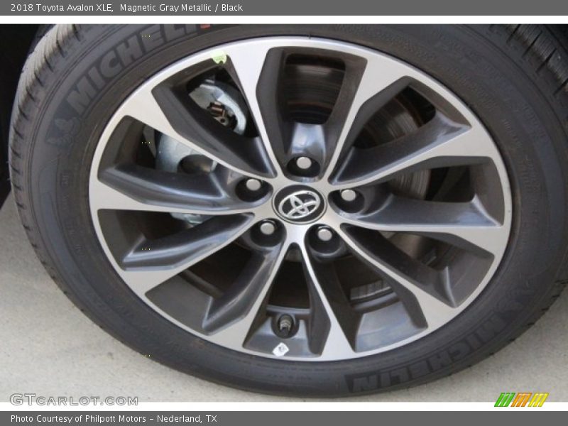 Magnetic Gray Metallic / Black 2018 Toyota Avalon XLE