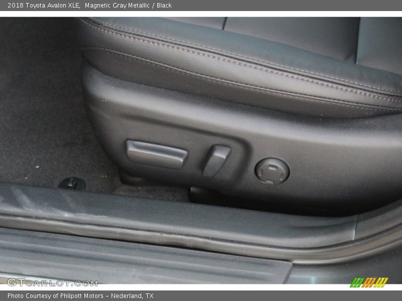 Magnetic Gray Metallic / Black 2018 Toyota Avalon XLE
