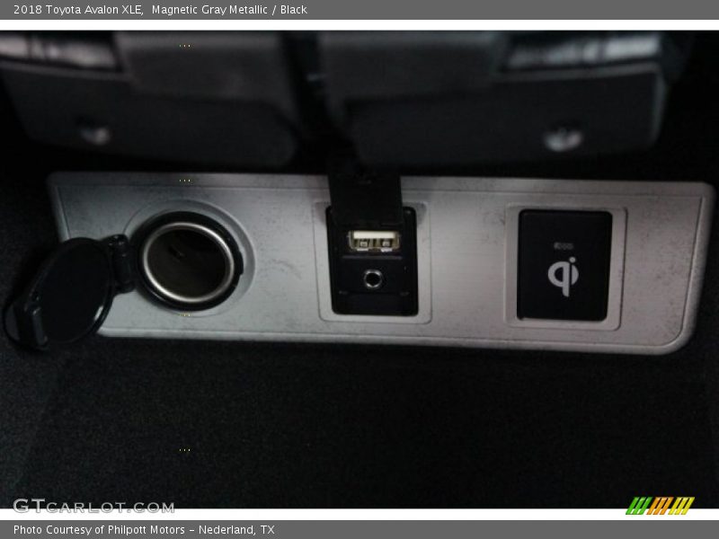 Magnetic Gray Metallic / Black 2018 Toyota Avalon XLE