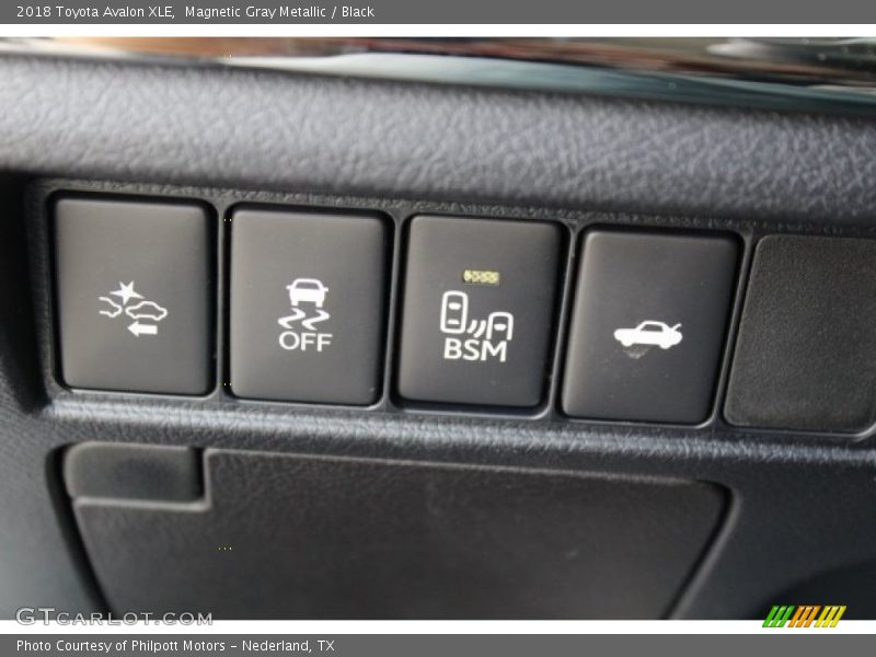 Magnetic Gray Metallic / Black 2018 Toyota Avalon XLE
