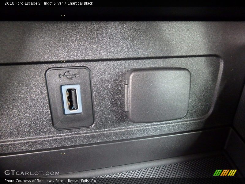 Ingot Silver / Charcoal Black 2018 Ford Escape S