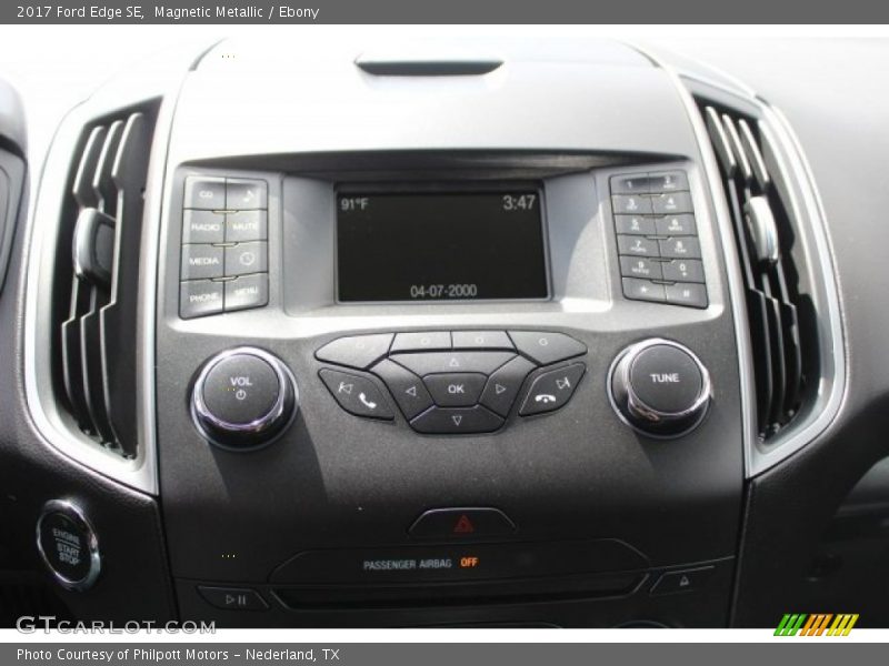 Magnetic Metallic / Ebony 2017 Ford Edge SE