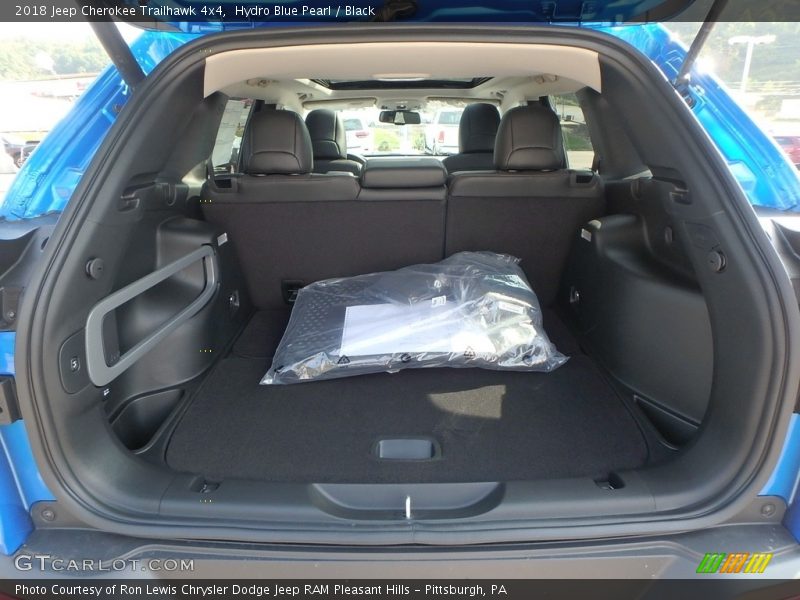  2018 Cherokee Trailhawk 4x4 Trunk