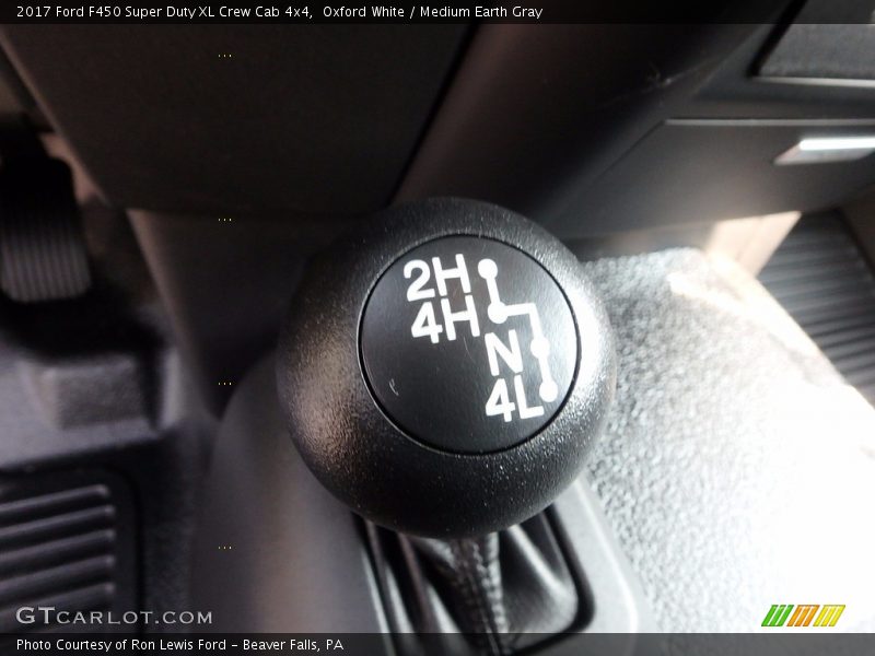 Oxford White / Medium Earth Gray 2017 Ford F450 Super Duty XL Crew Cab 4x4