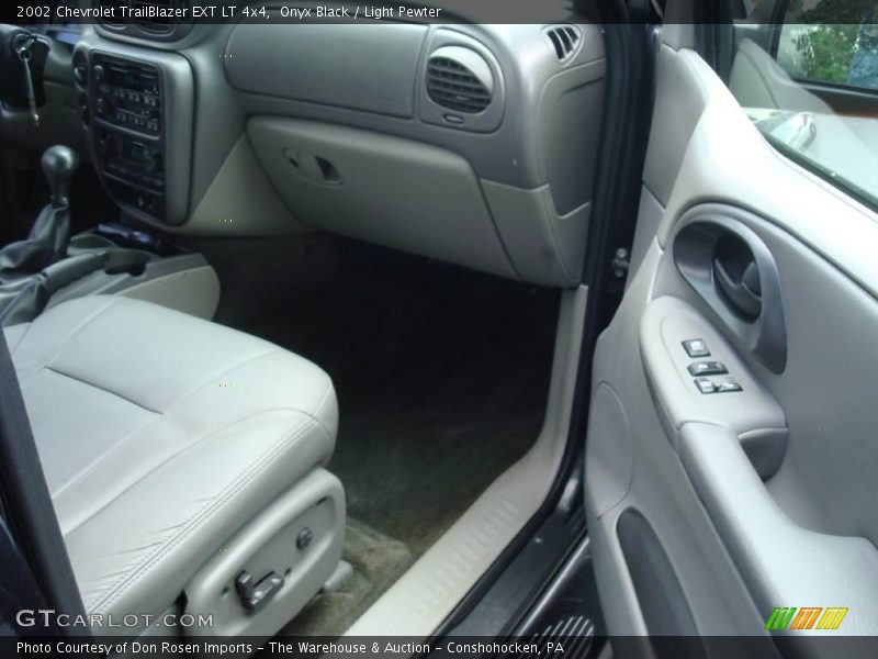 Onyx Black / Light Pewter 2002 Chevrolet TrailBlazer EXT LT 4x4