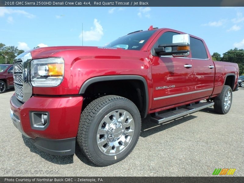 Front 3/4 View of 2018 Sierra 2500HD Denali Crew Cab 4x4