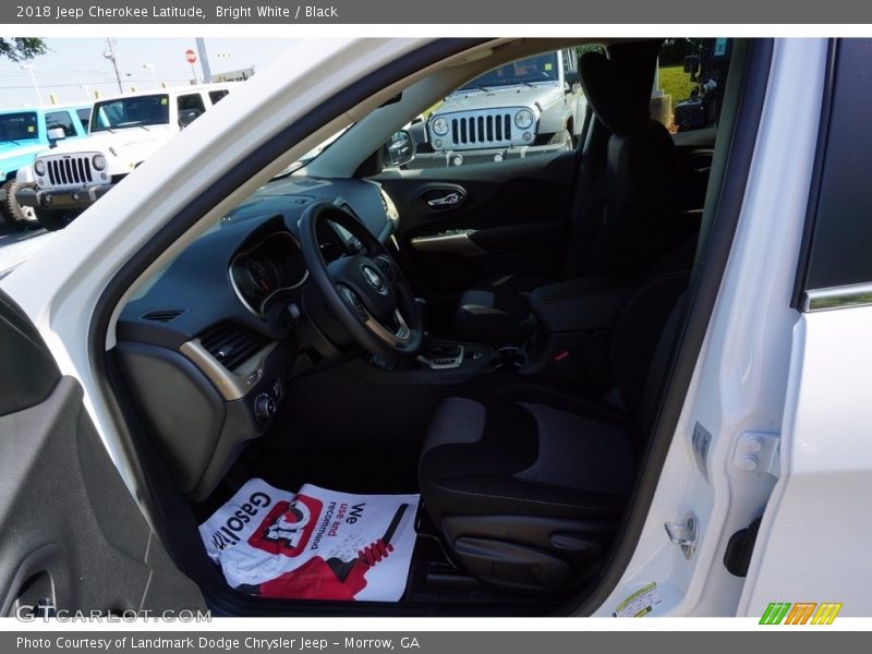 Bright White / Black 2018 Jeep Cherokee Latitude