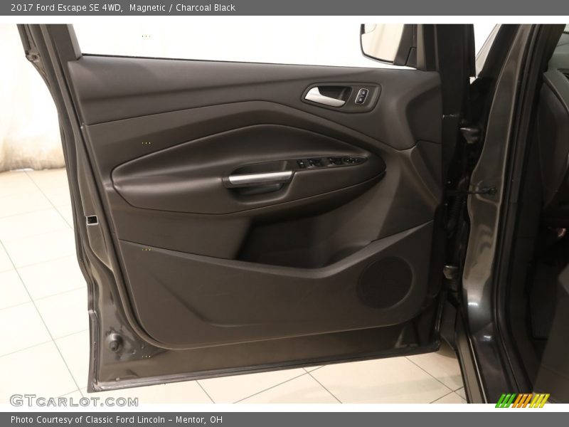 Magnetic / Charcoal Black 2017 Ford Escape SE 4WD