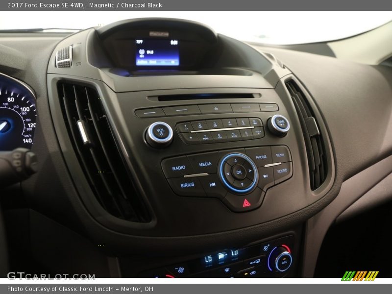 Magnetic / Charcoal Black 2017 Ford Escape SE 4WD