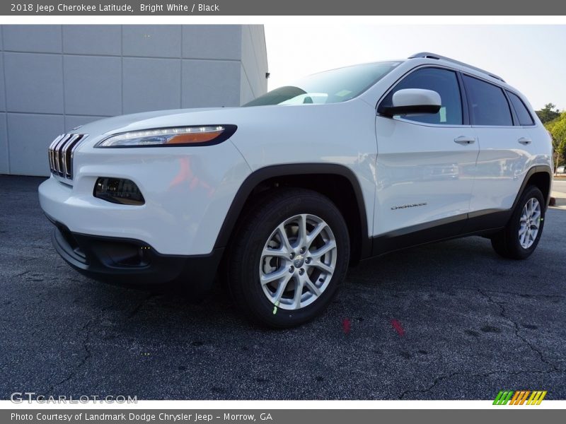 Bright White / Black 2018 Jeep Cherokee Latitude