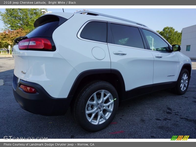Bright White / Black 2018 Jeep Cherokee Latitude