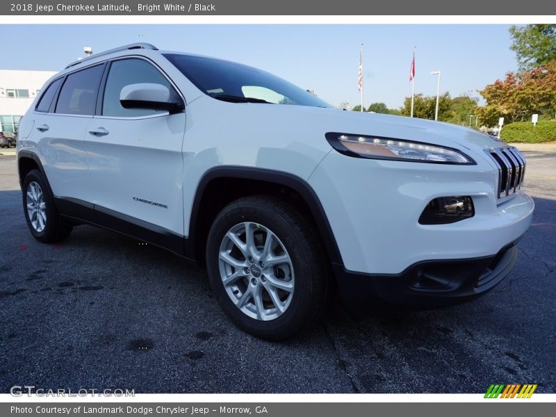 Bright White / Black 2018 Jeep Cherokee Latitude